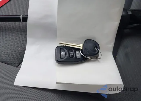 2013 Hyundai Elantra Gls/Limited z USA, uszkodzony, nr VIN KMHDH4AE4DU560237